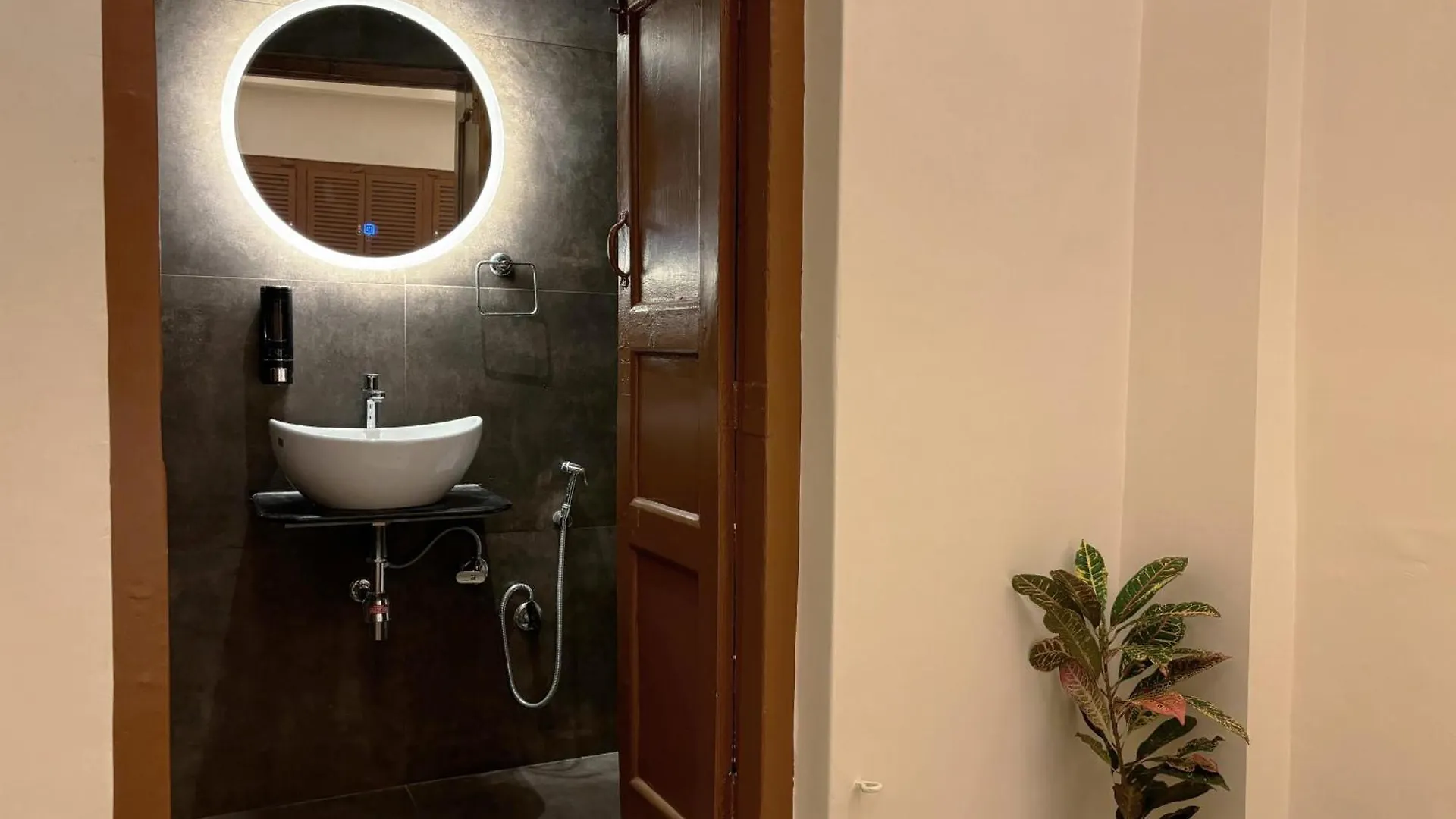 Vintage River Homestay Varanasi