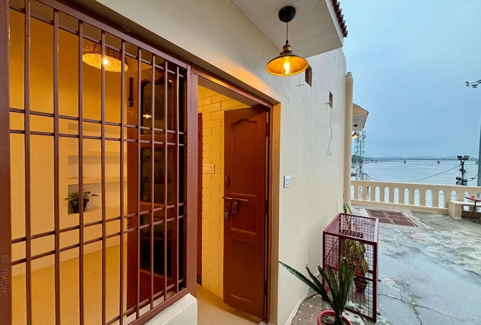 Vintage River Homestay Varanasi