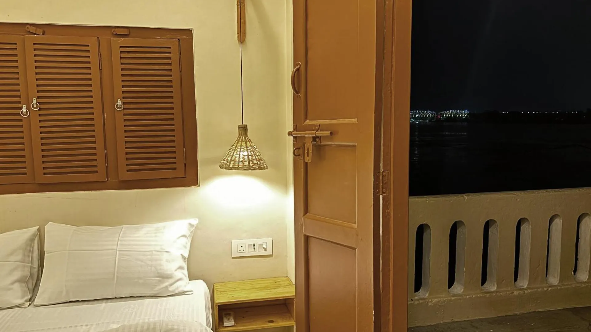 Vintage River Homestay Varanasi